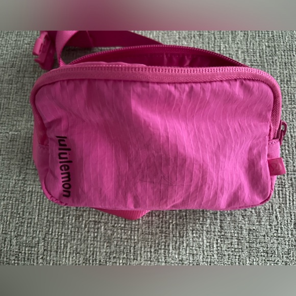 Lululemon mini belt bag - Picture 1 of 5